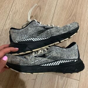 Brooks Women's White and Black Athletic Shoes